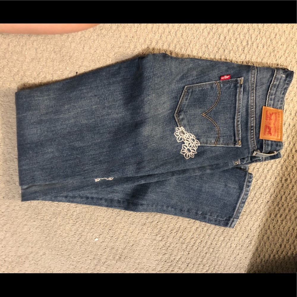 Levi skinny jeans with flower embroidered